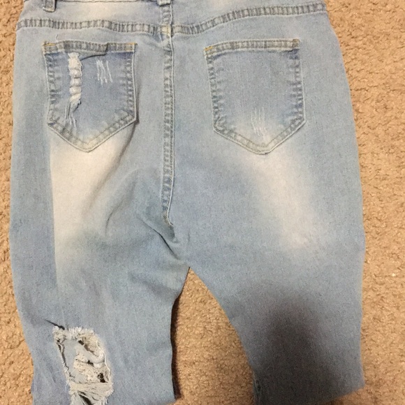 Light washed jeans (ripped) - Picture 3 of 6